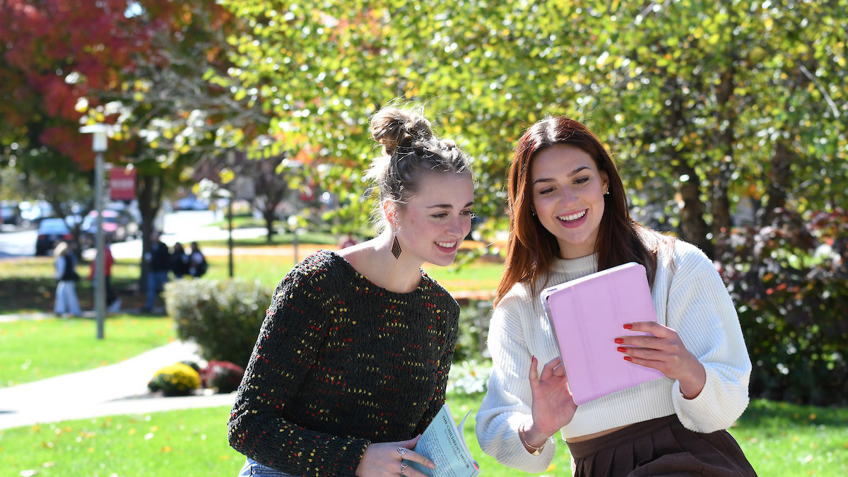 Students with ipad