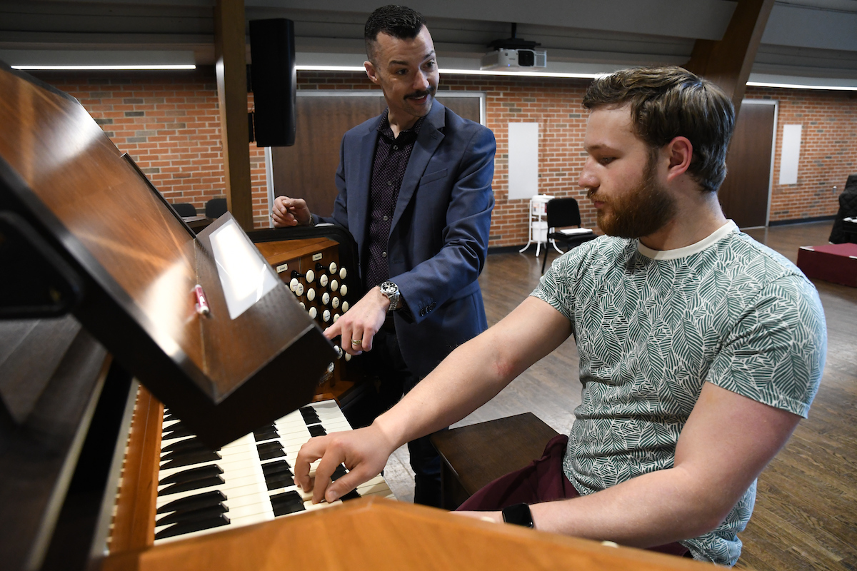 Jason Vodicka working with an organ student