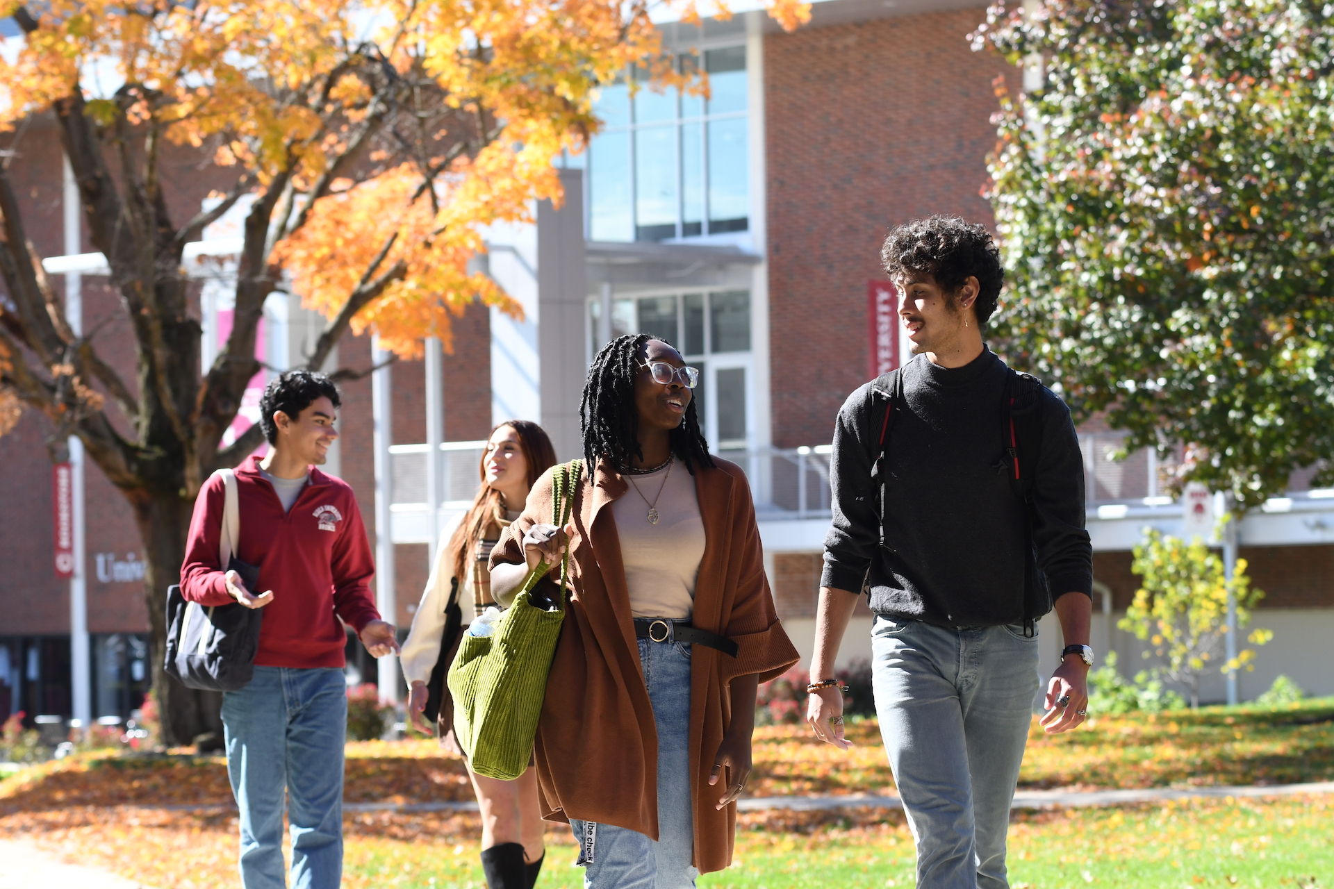 Students walk and talk on Rider campus