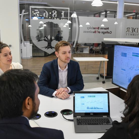 Business students work together in analytics lab