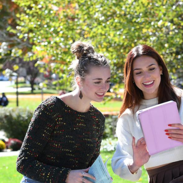 Students with ipad