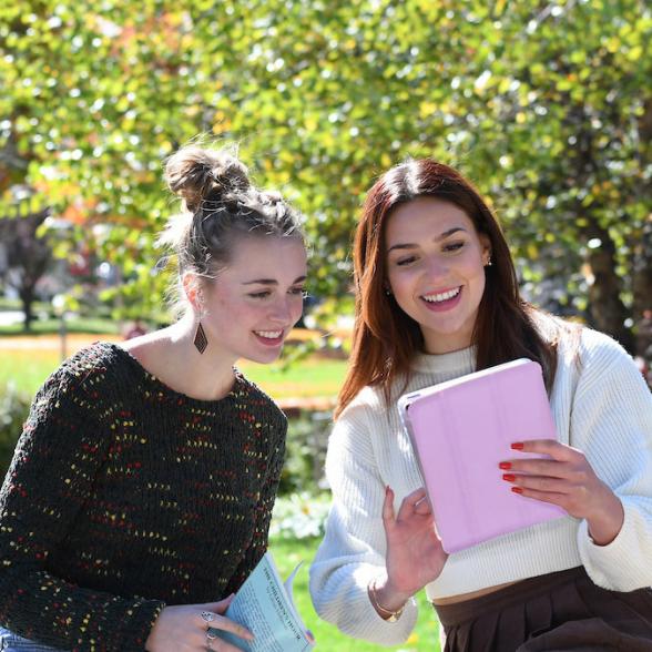 Students with ipad