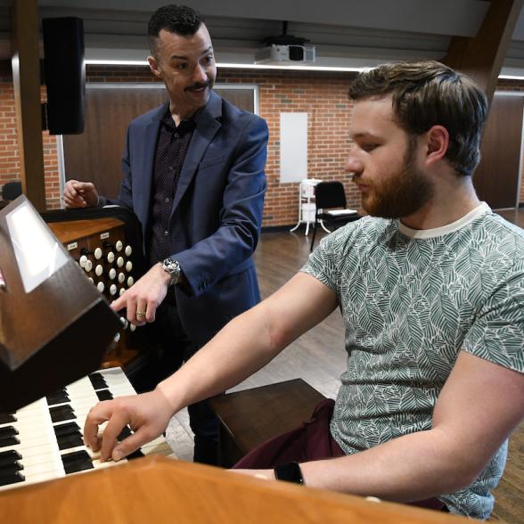 Jason Vodicka working with an organ student