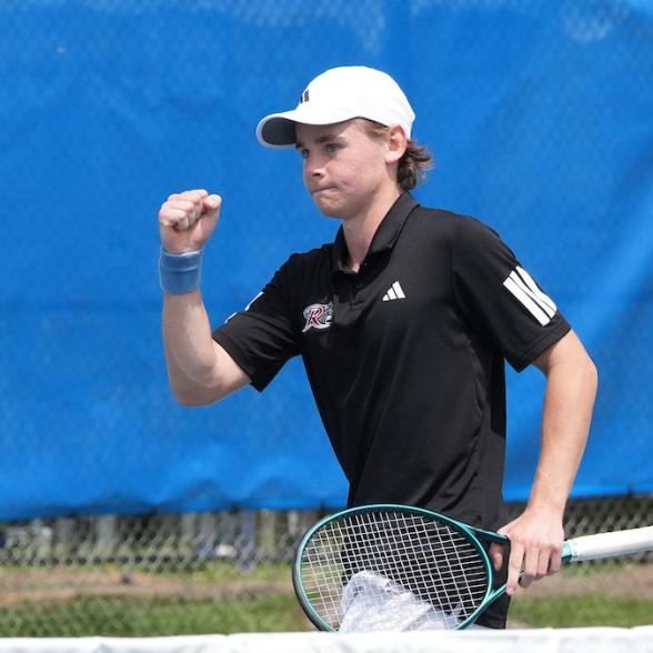 MTEN player celebrates on court