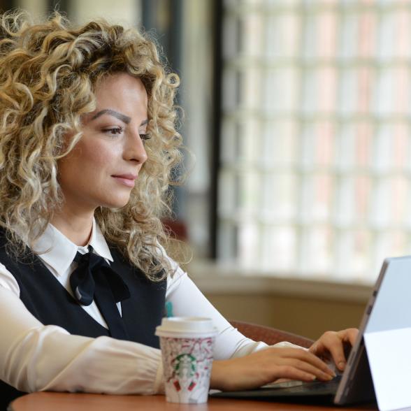 Graduate student Elvira Kastrati receives scholarship from E