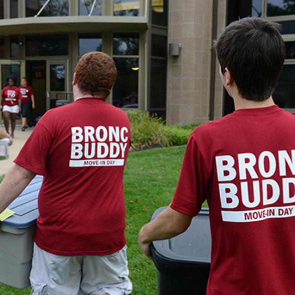 Students at the move-in event