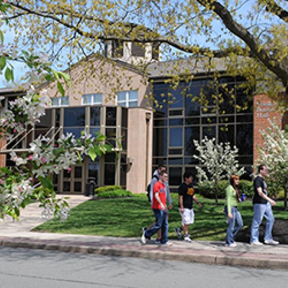 rm_president_043013_campus_066_600_0.jpg