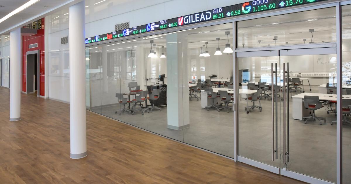 New Business Data Analytics Lab opens in Sweigart Hall | Rider University