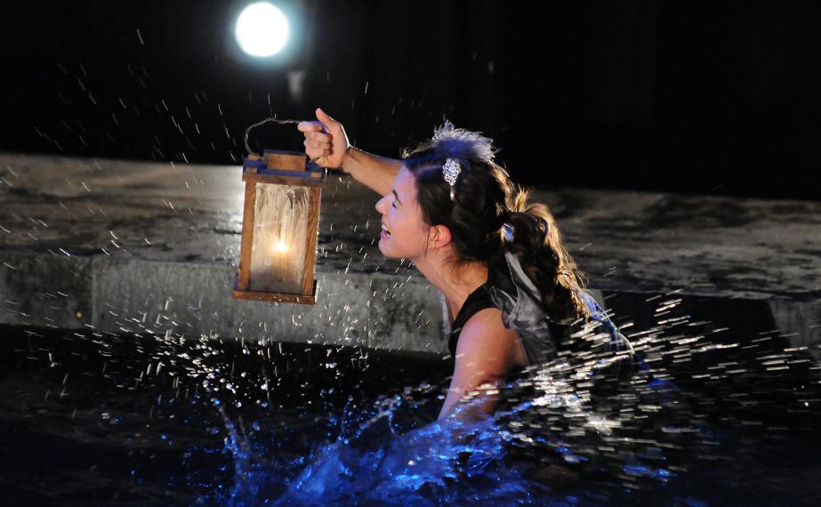 Female actress in the water, Metamorphoses