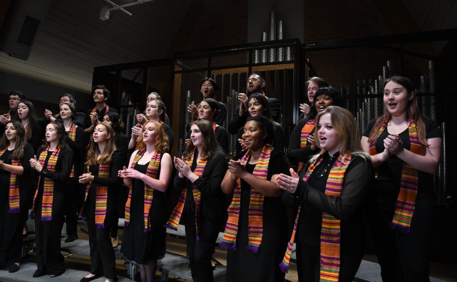 Chorale students sing in Gill Chapel