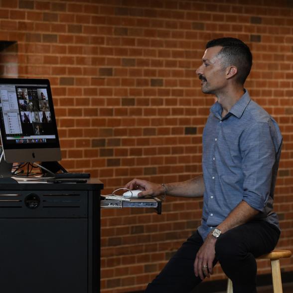 Faculty member teaches virtually