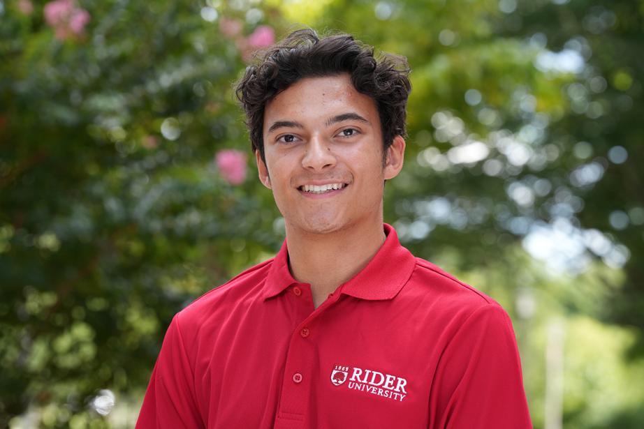 Matt Cruz headshot
