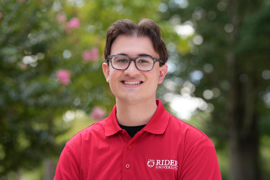 Joseph Fine headshot