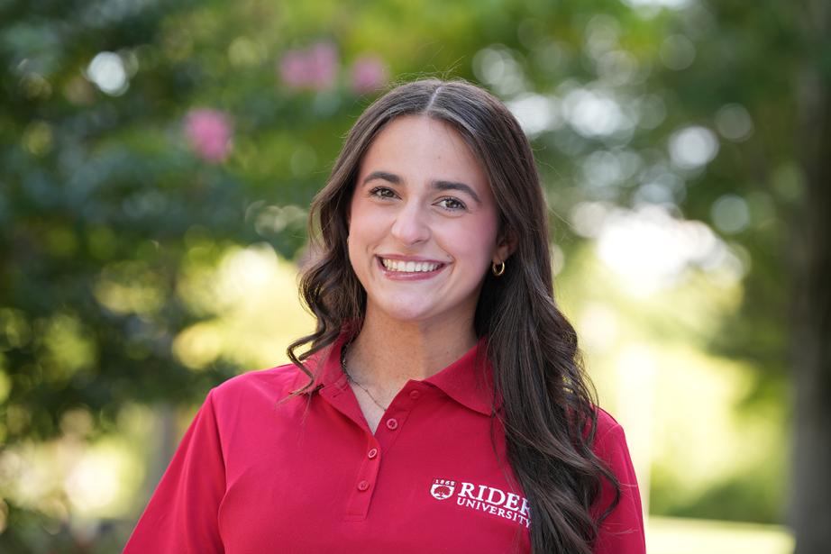 Maddie McKenna headshot