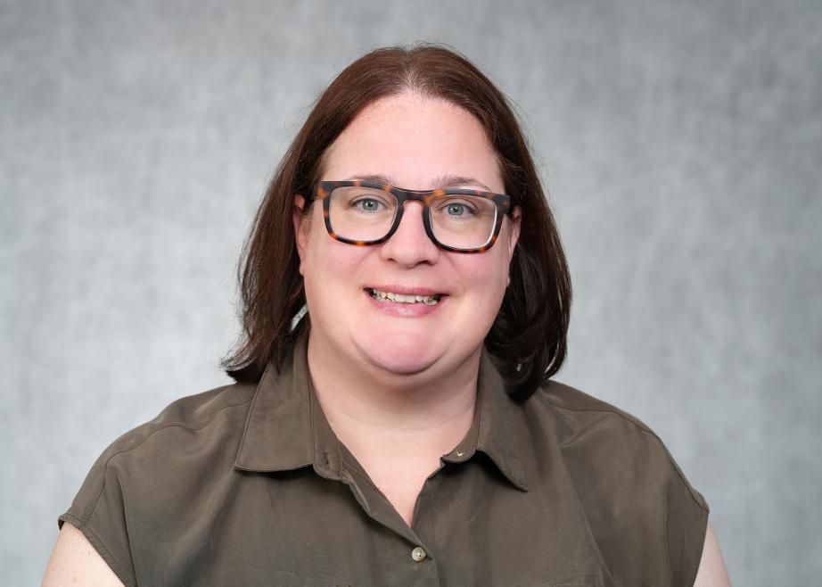 Maureen Voll headshot