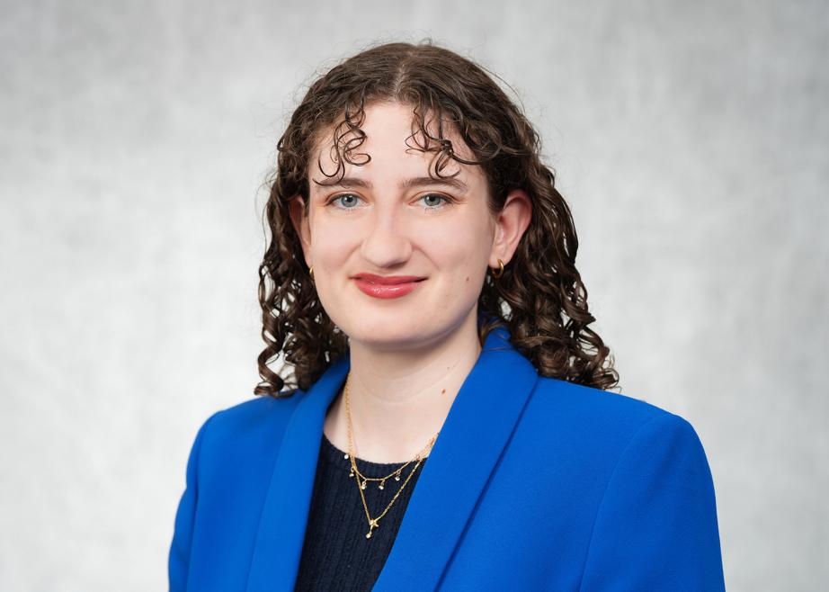 Alix Knice headshot