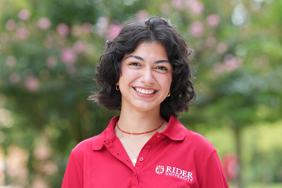 Camila Pena Colina headshot