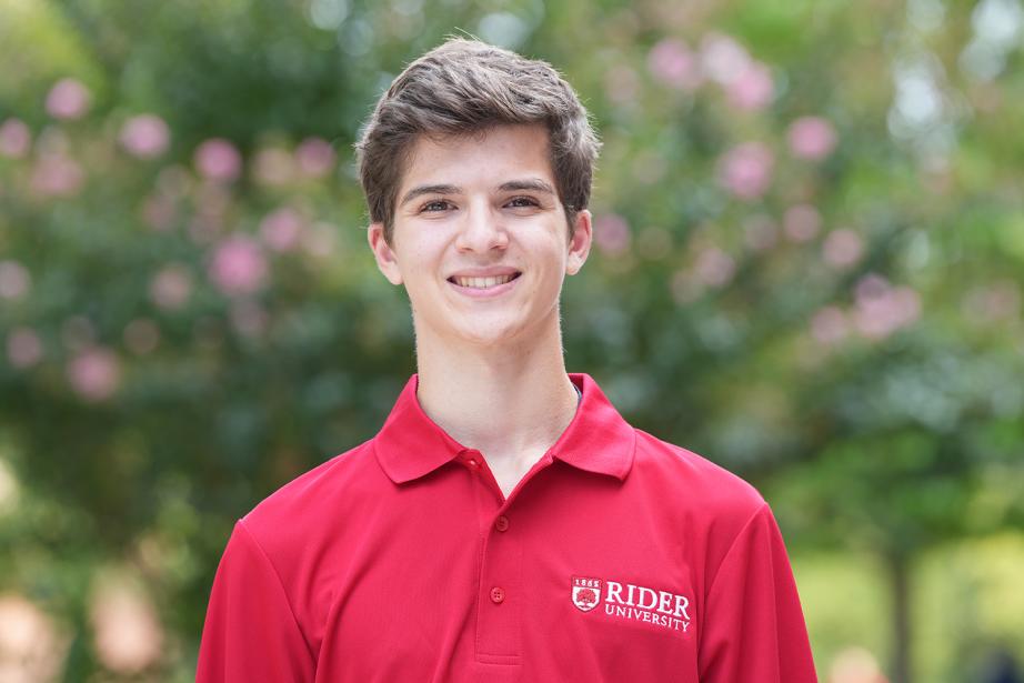 Derek Miano headshot