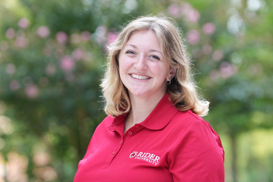 Gianna Evans headshot