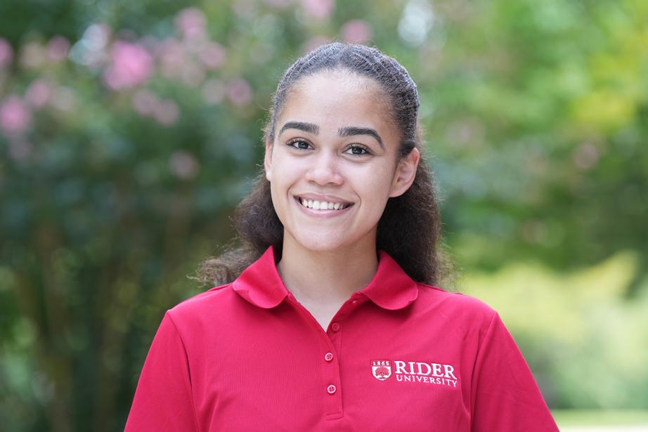 Giara Toribio headshot