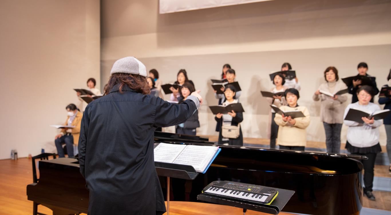 Conductor directs women's chorus