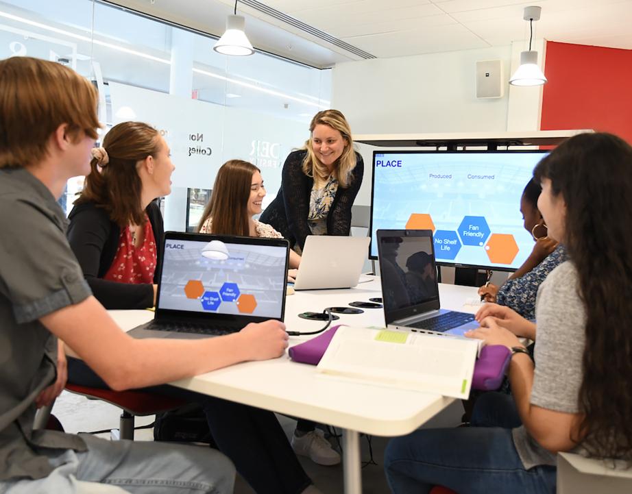 students in business class 
