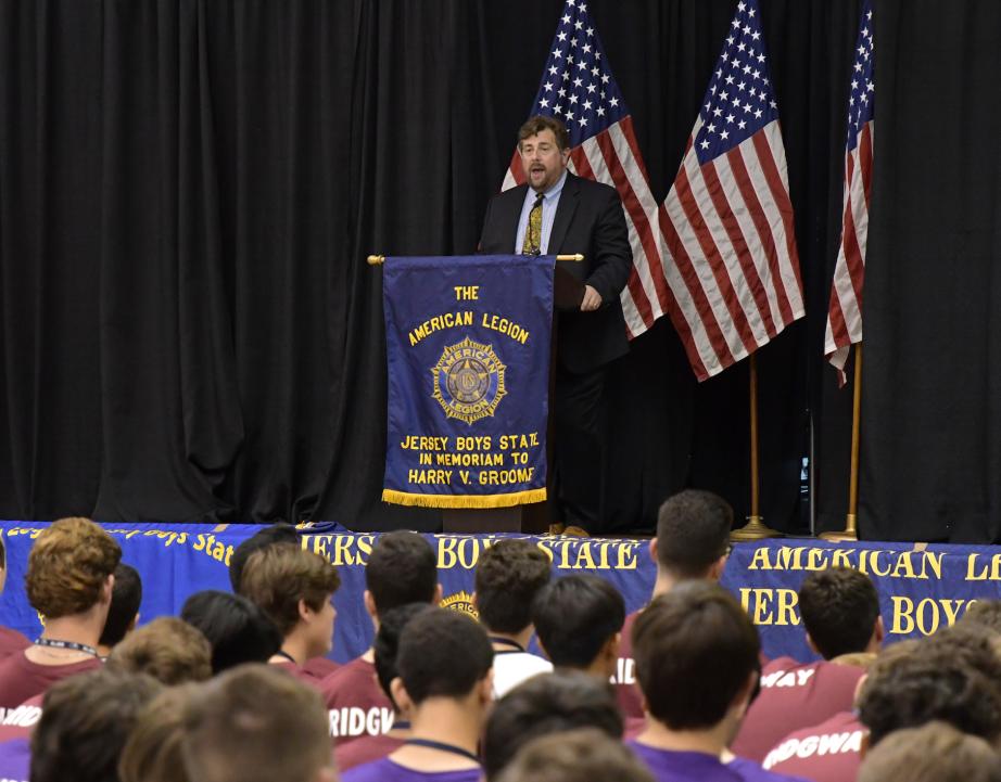 Micah Rasmussen addresses AMJBS members.