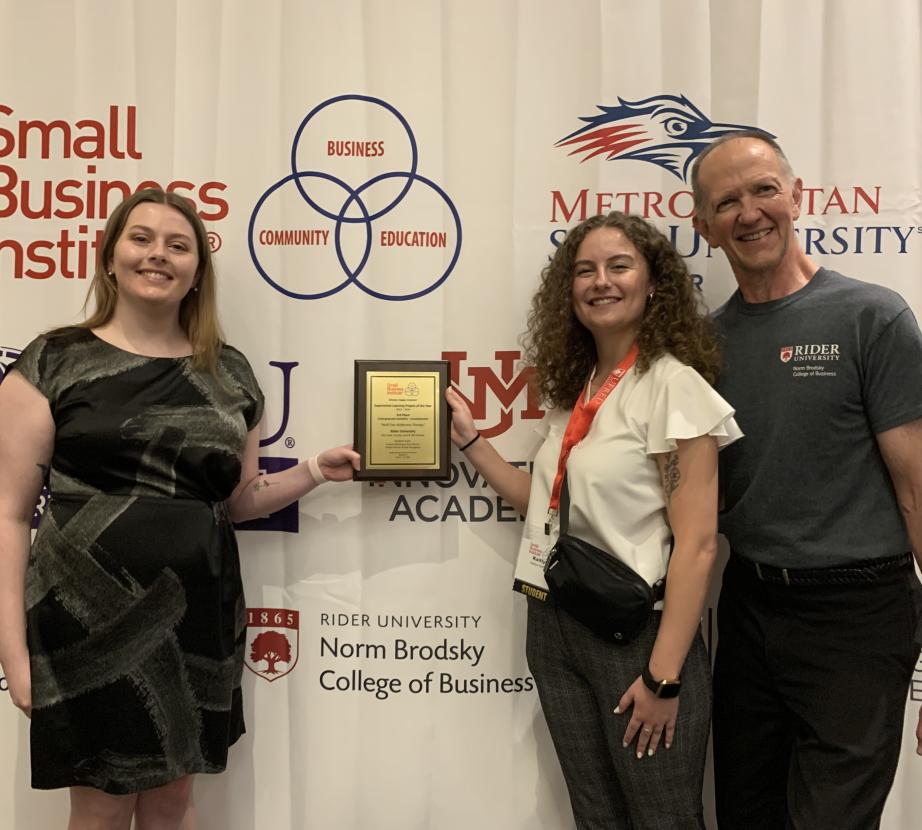 2024 Small Business Institute students with award