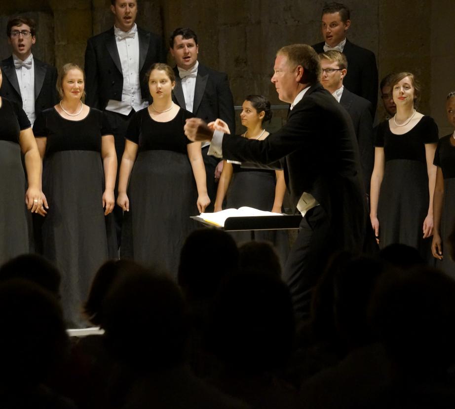Joe Miller conducting the Westminster Choir in Segovia