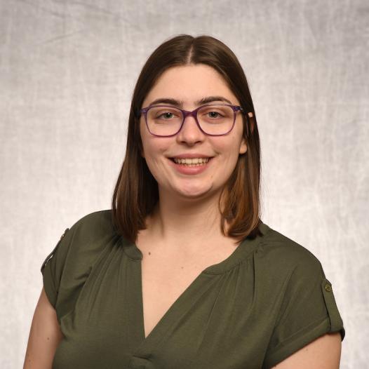 Headshot of student Juli Ezzo