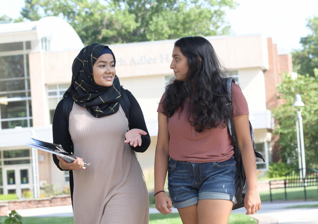 Two students in P2P mentoring program