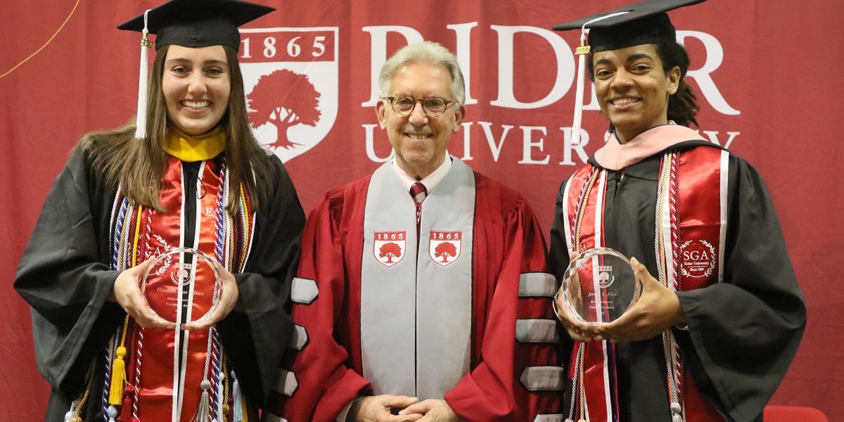 Two outstanding graduating students receive 2022 President's Award - Vimarsana News